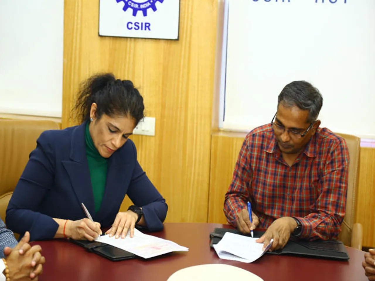 CSIR-IICT & Luminous Power Technologies