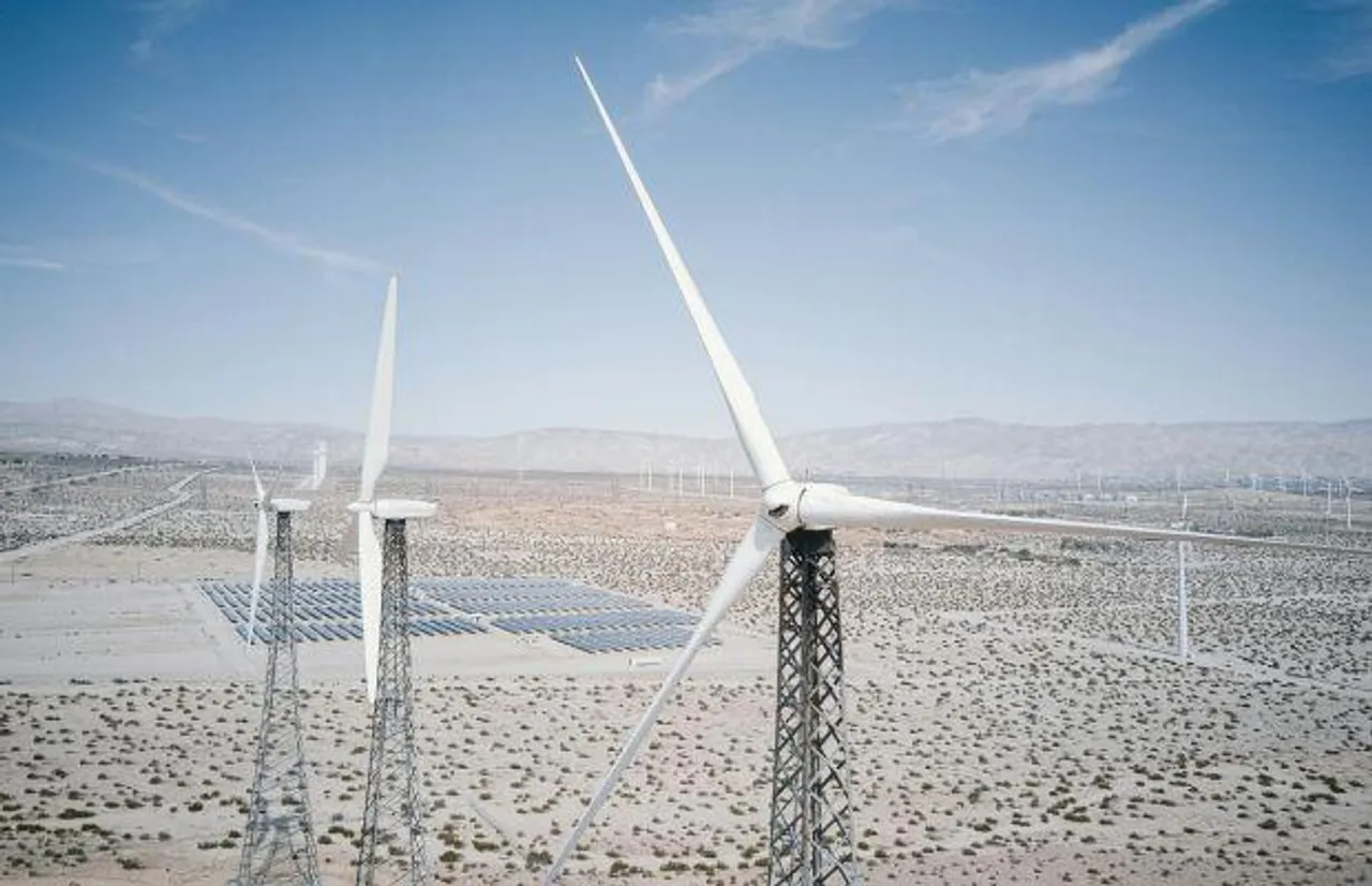 Hybrid Onshore Wind And Solar Could Cut LCOH To US$4.3/kg H2 by 2030