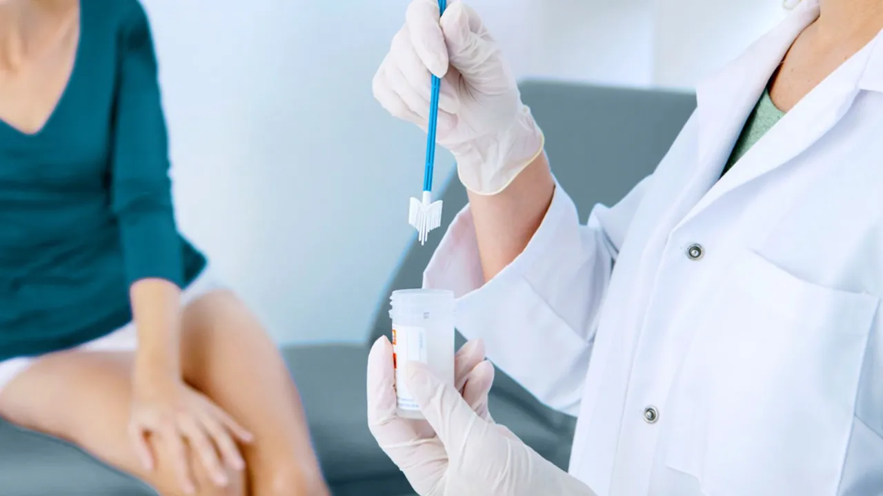 pap smear cervical cancefr screening testing gynaecologist reproductive health women vagina cervix doctor health