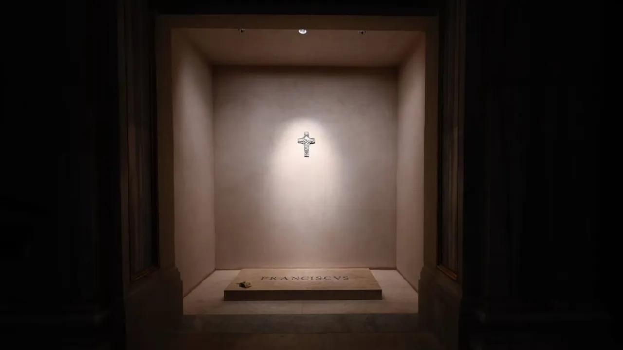 Images of Pope Francis's Tomb Released as Public Viewing Begins
