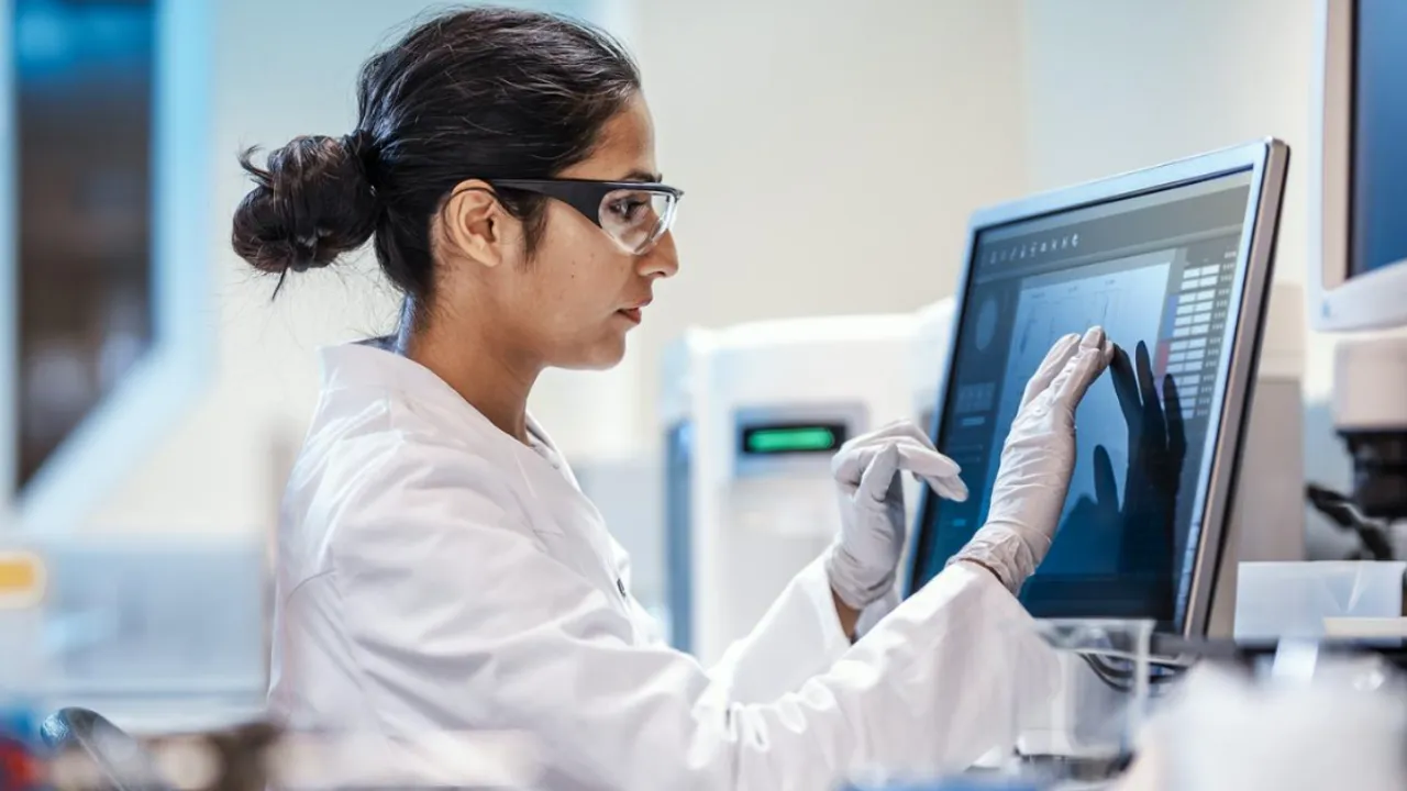 women in STEM, science lab, pharmacy, STEM girlies