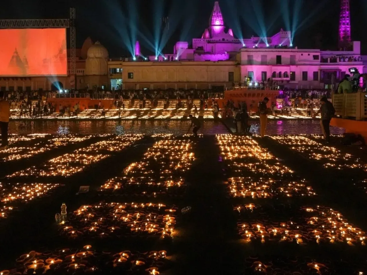 Diyas made by Barabanki Women