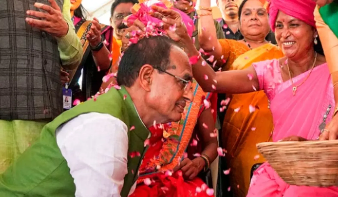 MP Gives 35 Percent Quota For Women In Gov Jobs
