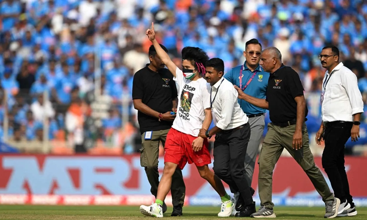 Pro-Palestine invades WC Pitch