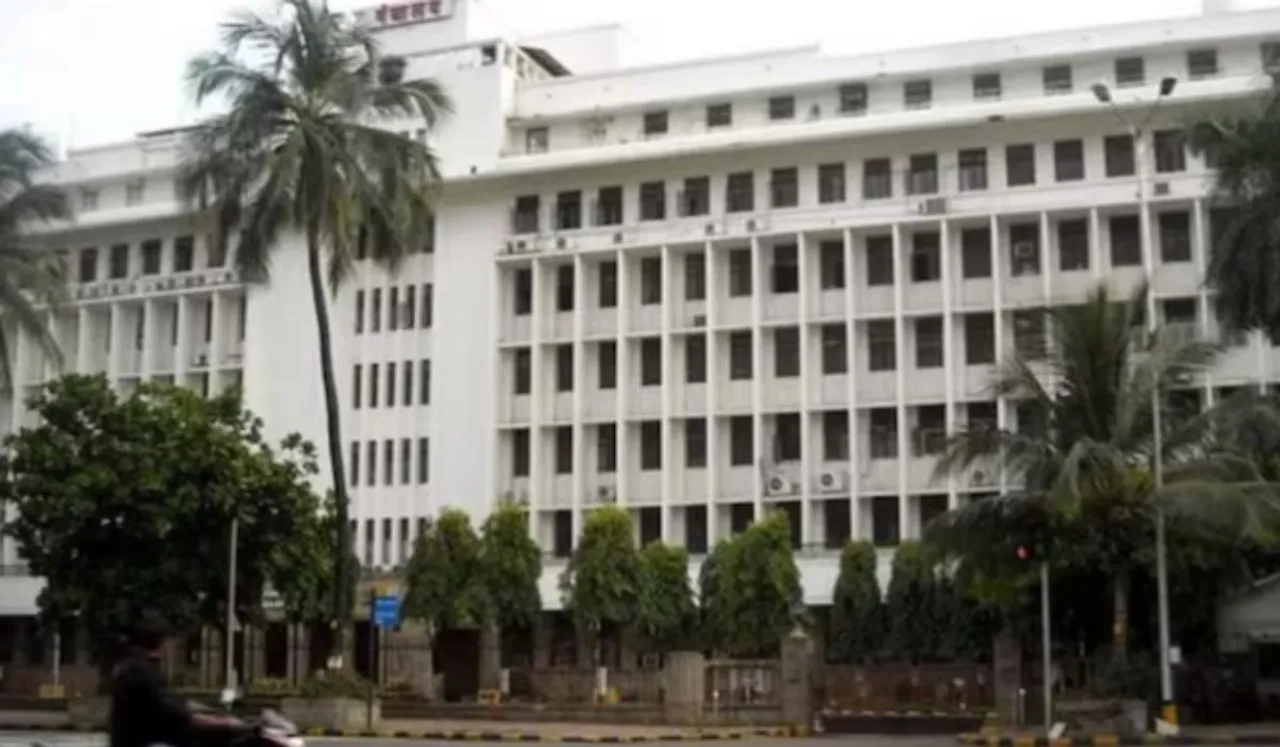 Mumbai Woman Strips In Protest Against EB