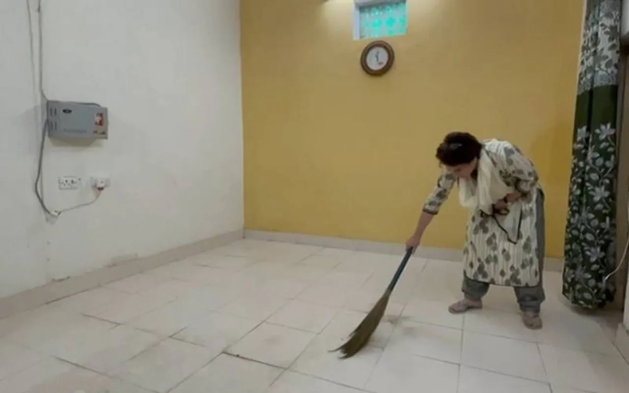 priyanka gandhi sweeping