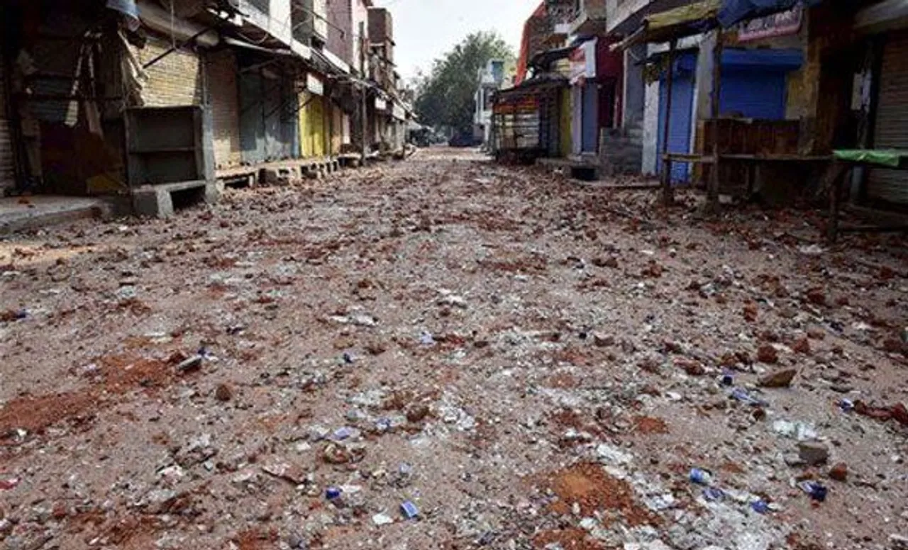 Transgender women emerge heroes during Trilokpuri riots   