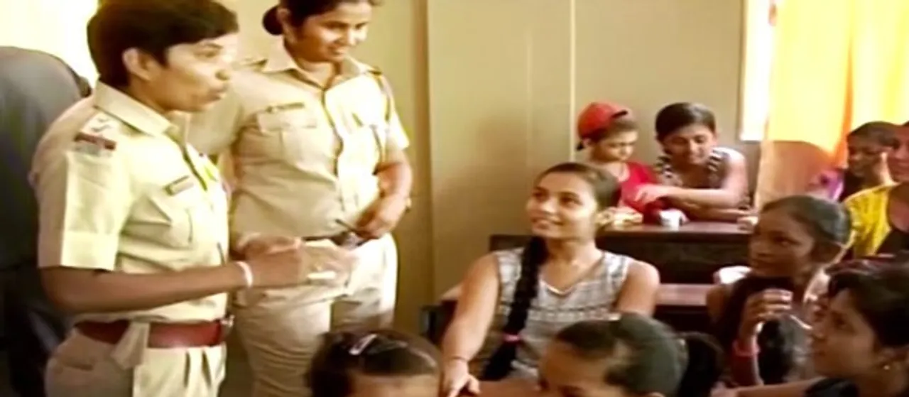police didi - Female police stations reach out to girls in slums