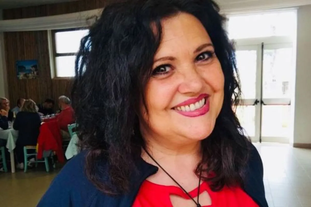 woman living with criminals on island