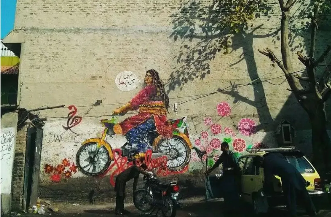 Pakistan First Transgender Bubbli Malik