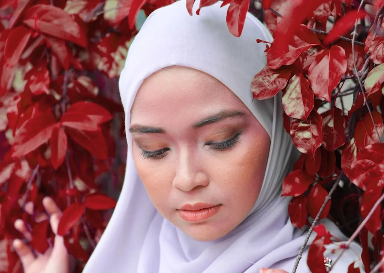 Muslim Women Photo by AHMAD AZWAN AZMAN on Unsplash