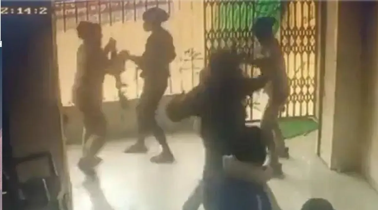 Bihar Police Constables Stop Bank Theft