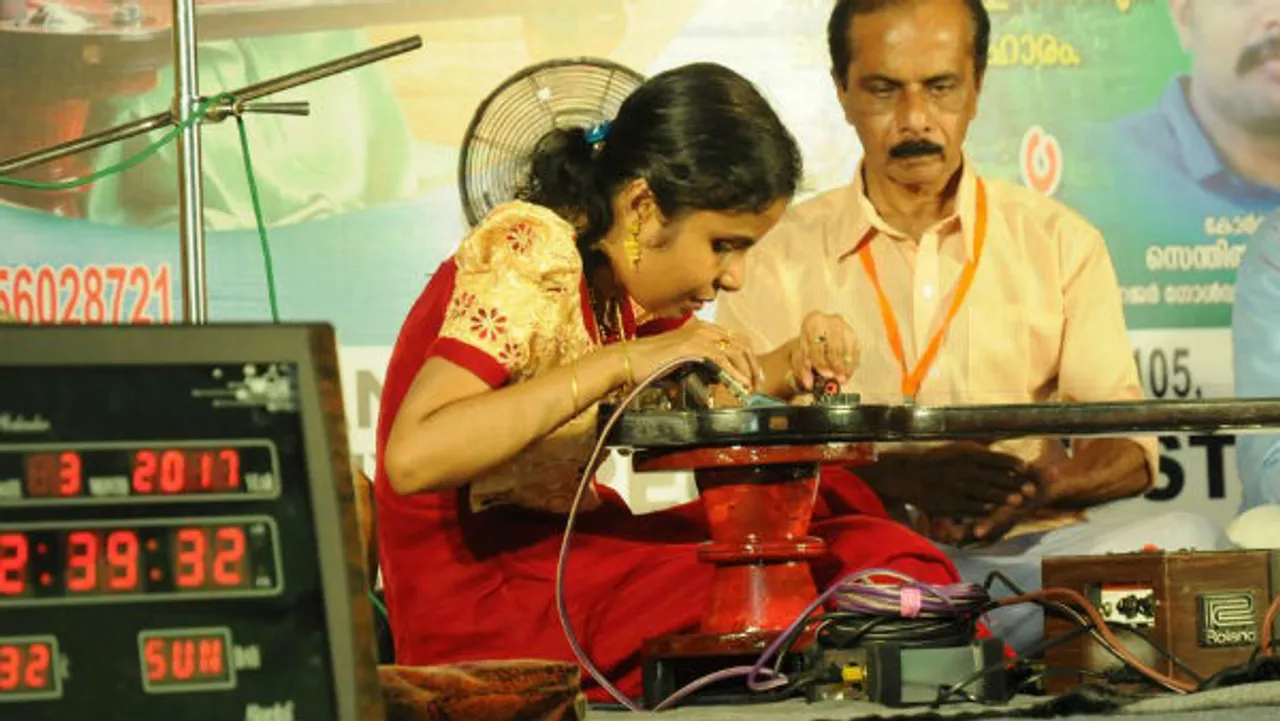 Vaikkom Vijayalakshmi - Malayalam Singer sets new world record