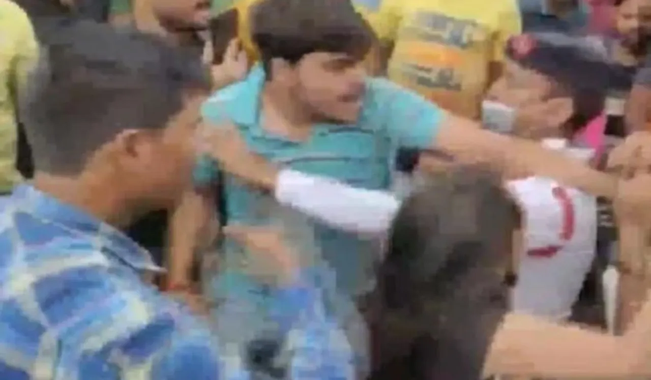 Delhi Cops Manhandled By Man And Two Women On Busy Street