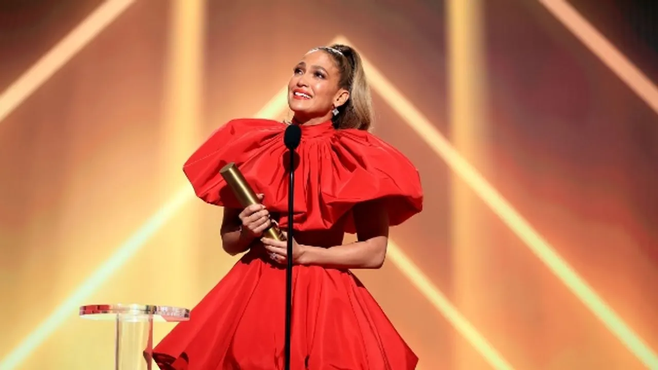 Jennifer Lopez Peoples Choice Icon Award