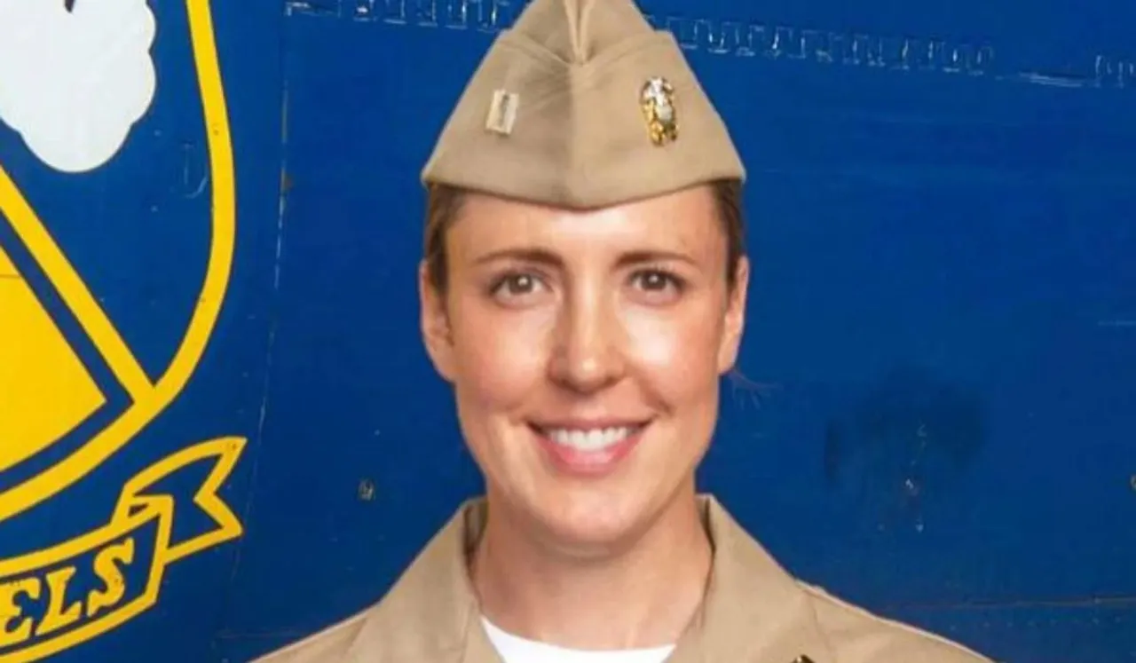 Lt Amanda Lee