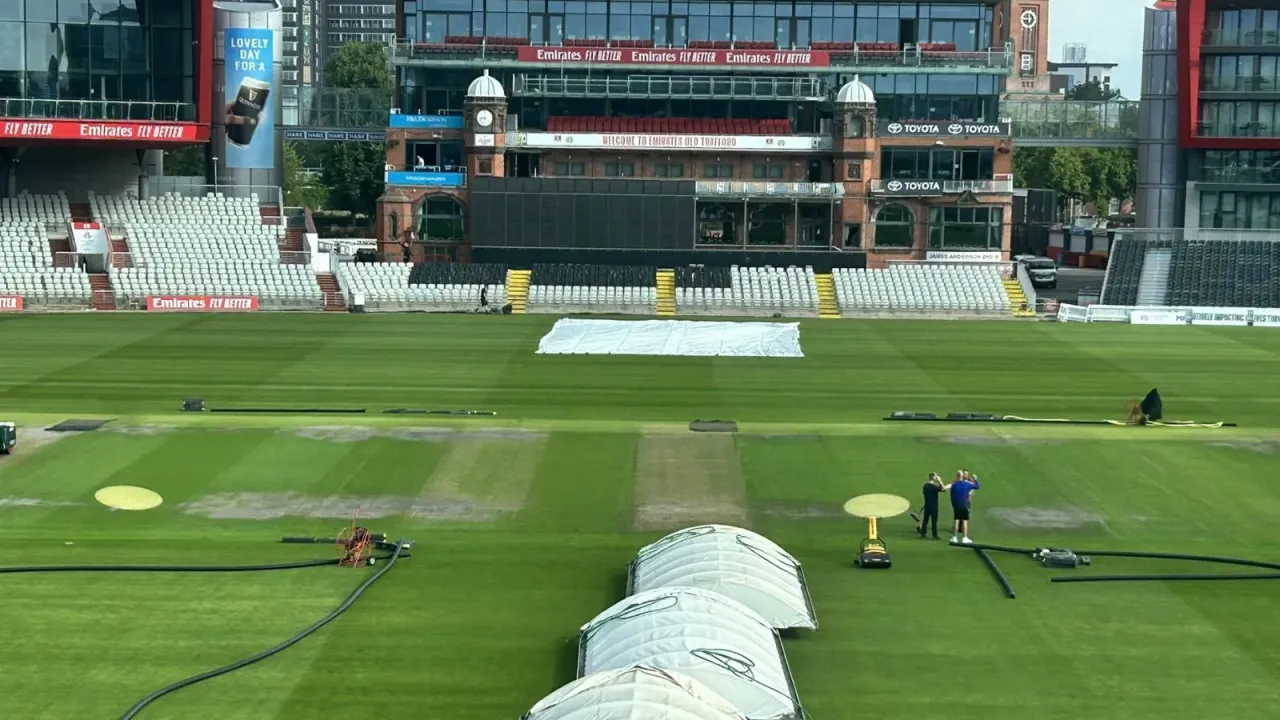 Old-Trafford-Pitch