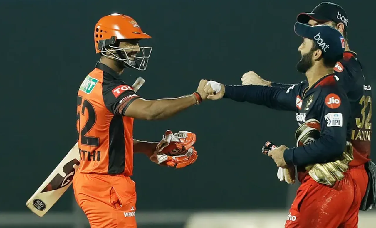 Rahul Tripathi and Dinesh Karthik