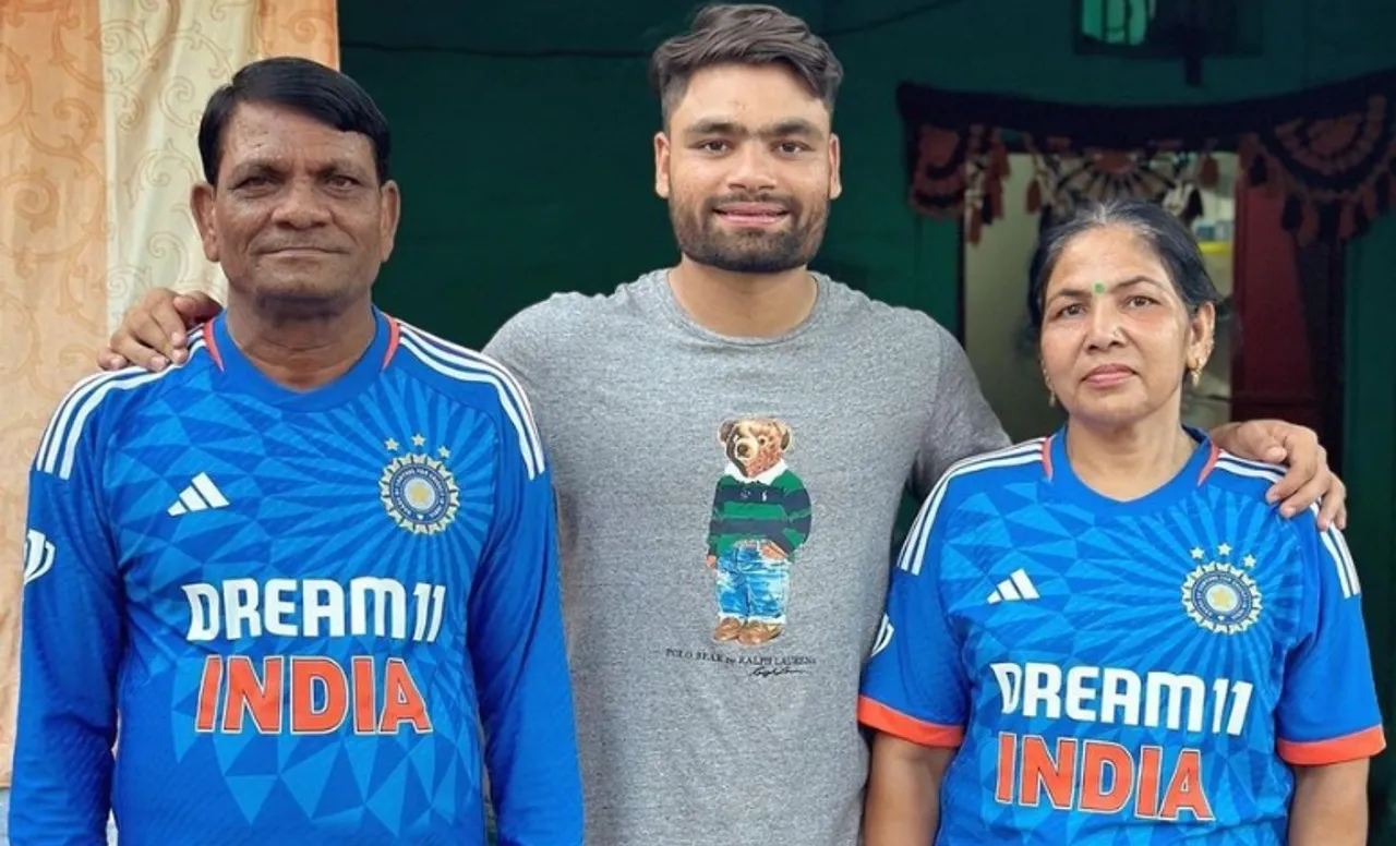 Rinku Singh with his parents