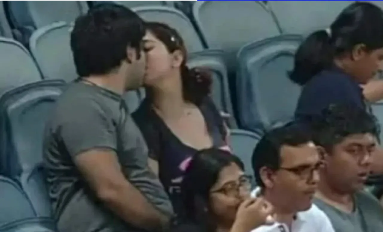 'Mera Desh Badal Raha Hai' - Hilarious memes surface as couple caught kissing during Gujarat vs Delhi match