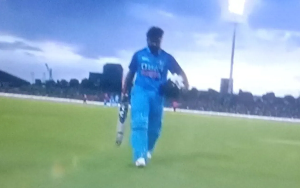 'Kb tk dhoye ise...' - Fans call Rishabh Pant a 'burden' for Indian team as his poor form continues