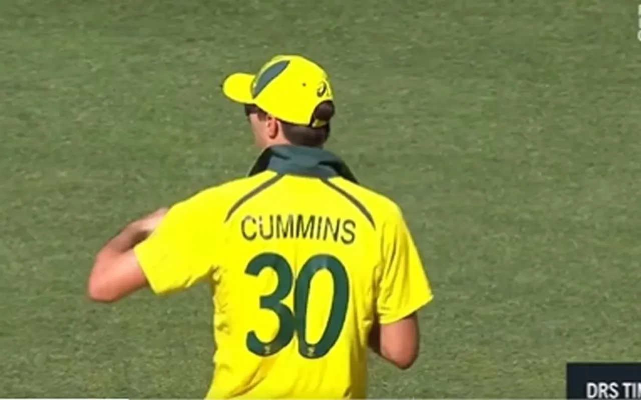 Pat Cummins did an embarrassing act with the umpire in the viral video वायरल वीडियो में पैट कमिंस ने अंपायर के साथ की शर्मनाक हरकत