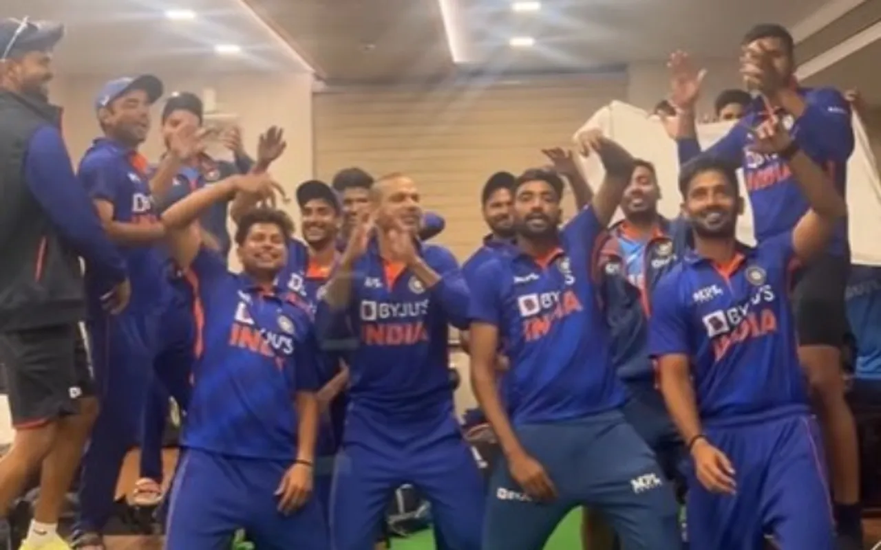 Video: शिखर धवन की टोली ने साउथ अफ्रीका के खिलाफ सीरीज जीतने के बाद ड्रेसिंग रूम में जमकर किया डांस