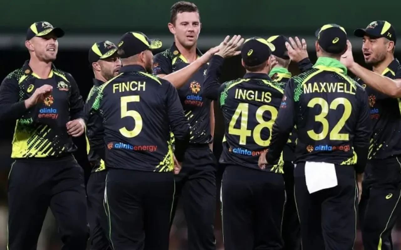 Australian Team celebrate a fall of wicket. ( Photo source: Twitter)