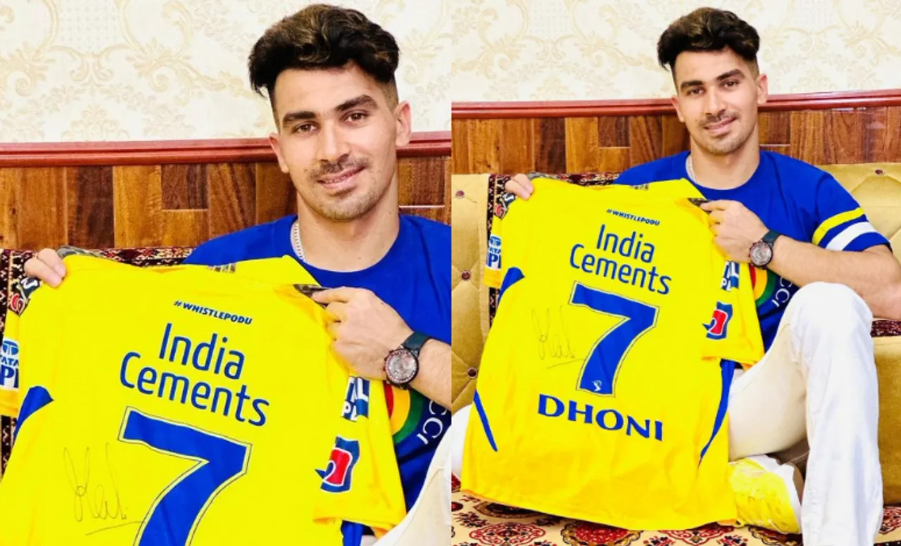 Rahmanullah Gurbaz with CSK jersey (Image Source: Twitter)