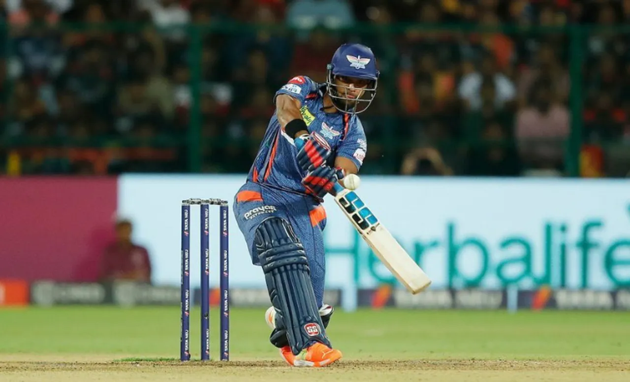 RCB की हार पर LSG फैंस ने लिए जमकर लिए मजे, कहा "पूरा देश घुमा लेकिन इनके जैसा...."