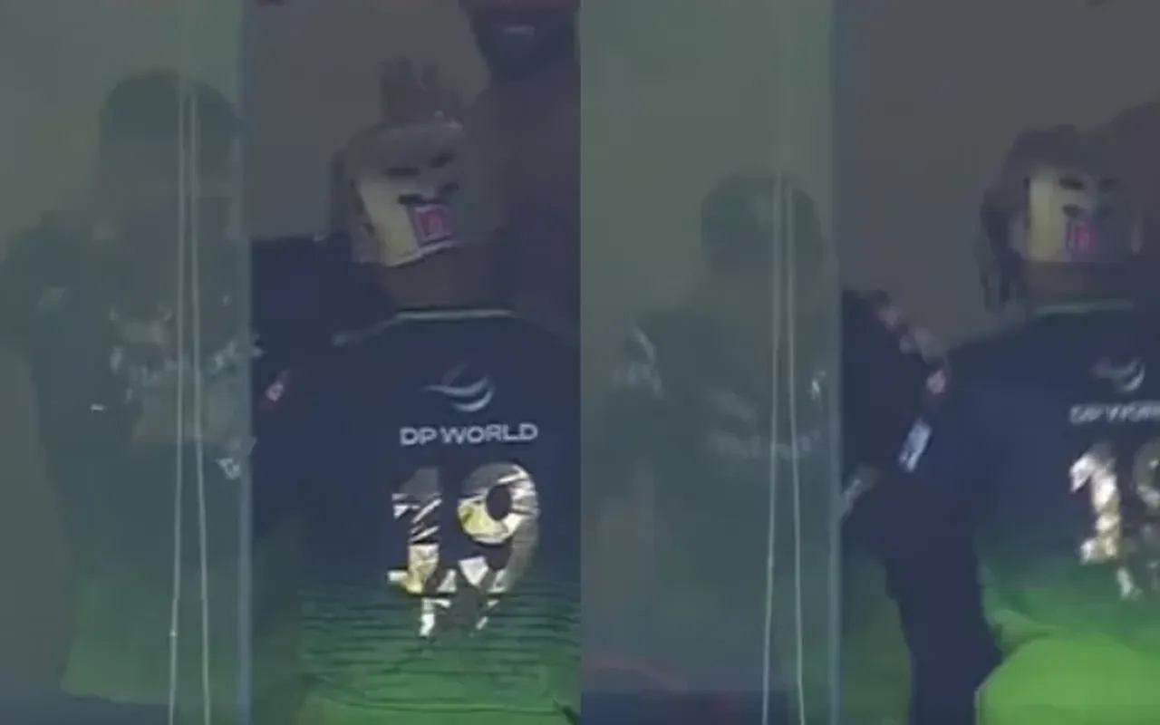Virat Kohli bowing down to Dinesh Karthik. (Photo Source: Twitter)