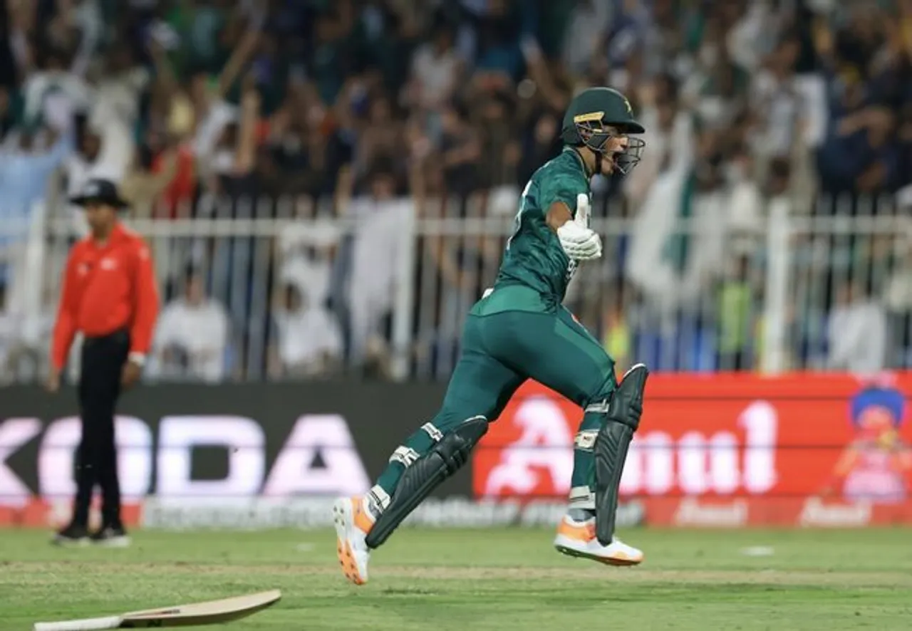 PAK vs AFG: नसीम शाह बने सुपरस्टार, आखिरी ओवर में दो छक्के मारकर 1 विकेट से दिलाई पाकिस्तान को बड़ी जीत