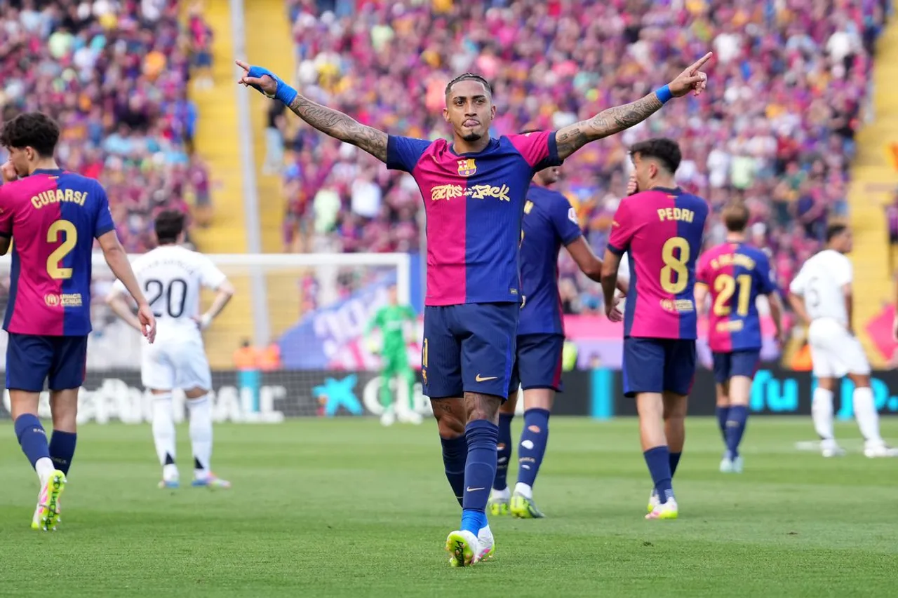 aphinha Shines as Barcelona Edge Real Madrid 4-3 in Thrilling Clasico