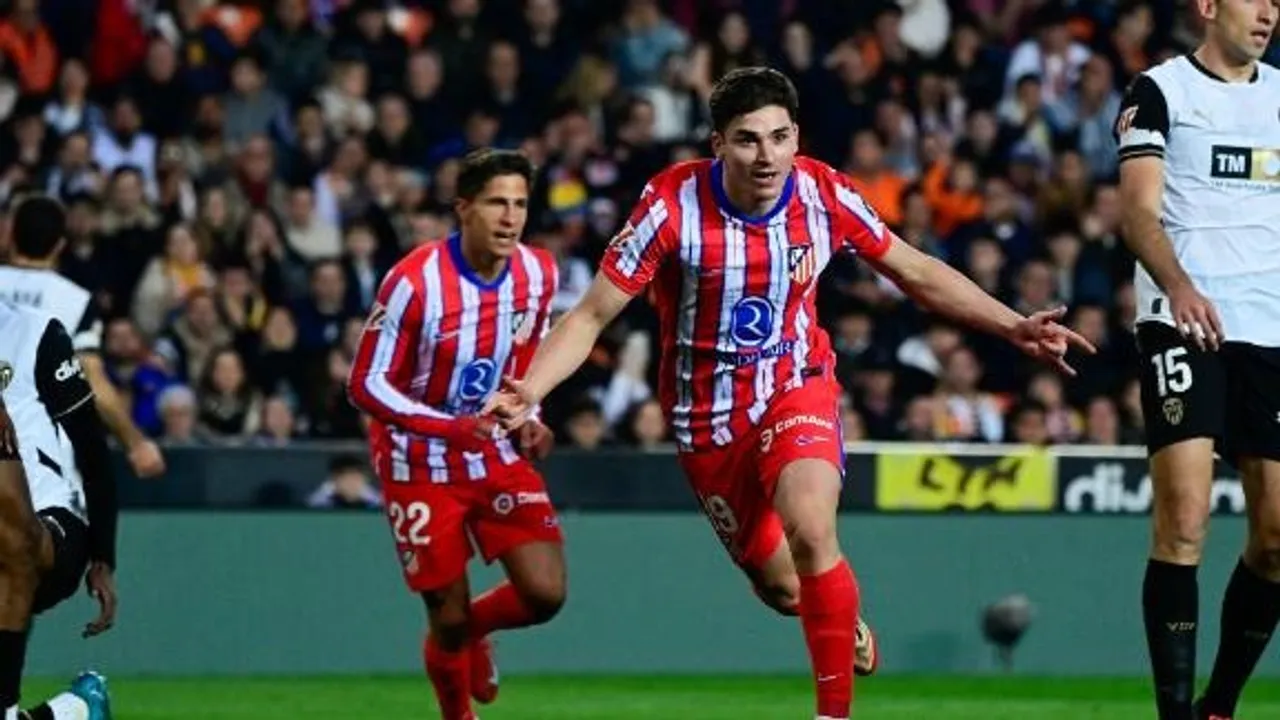dm_250222_SOC_One-Play_Julian_Alvarez_puts_Atletico_1_0_up_vs_Valencia_20250222_US_ONLY