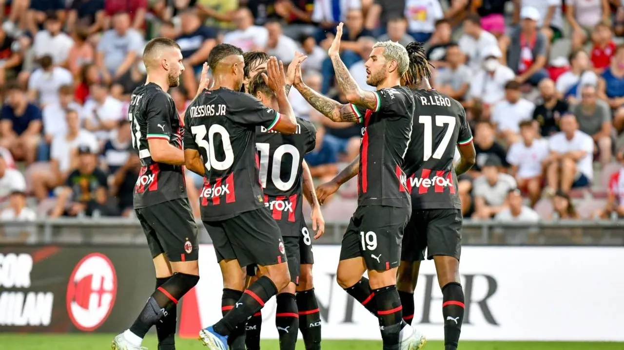 ac-milan-celebrate-against-lr-vicenza-v2-5208