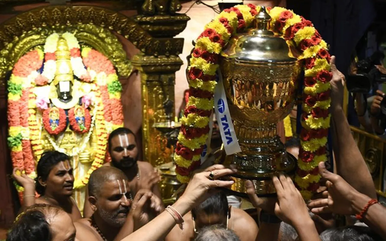 CSK IPL trophy