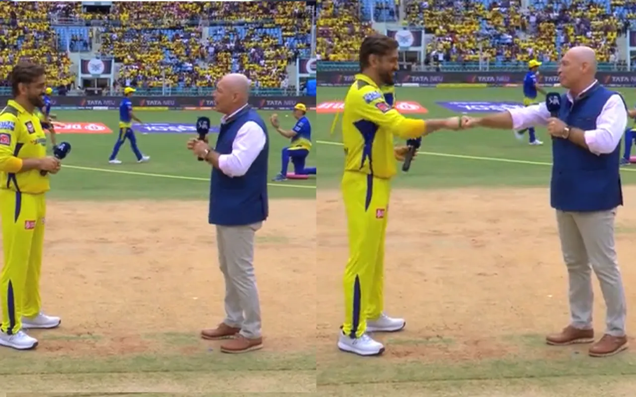 MS Dhoni and Danny Morrison (Source - Twitter)