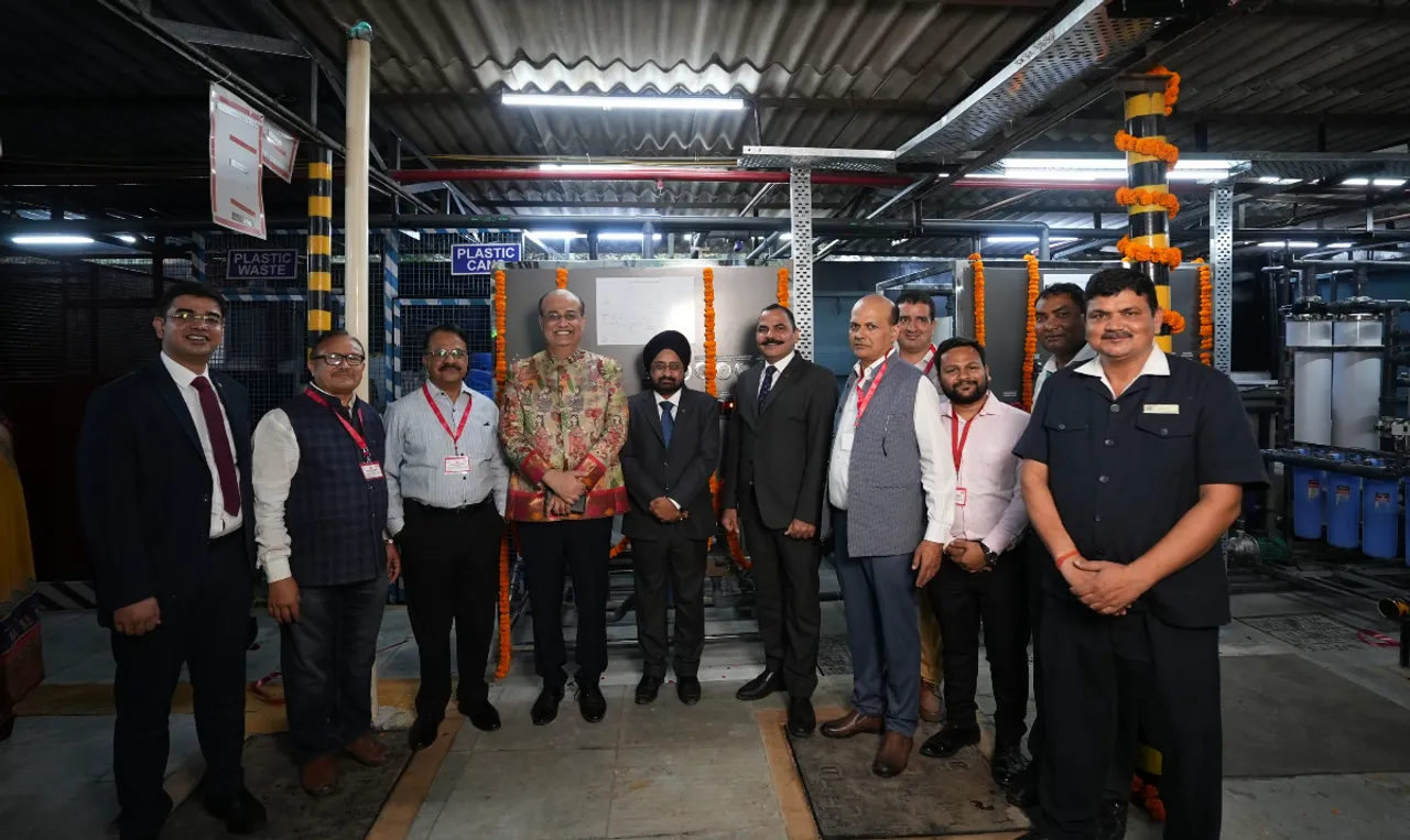Dr. Anmol Ahluwalia, Area Director - Operations & General Manager, Taj Mahal, New Delhi alongside Mr. Darashbir Singh, Vice President - IHCL Engineering. Spearheaded by Mr. Deepak Sharma, Cluster Chief E.jpg