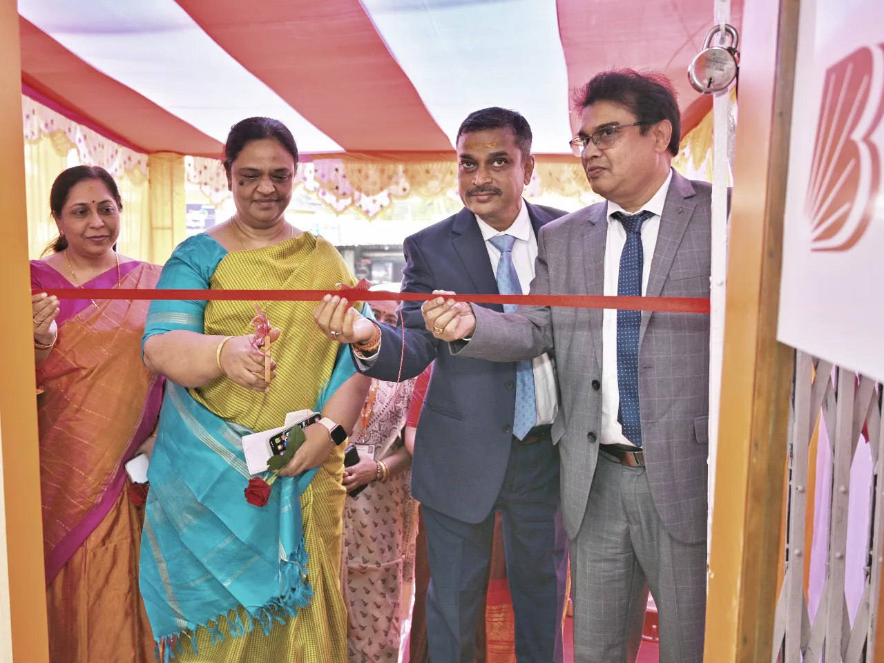 Ms Beena Vaheed, Executive Director, Bank of Baroda (2nd from left) inau....jpg
