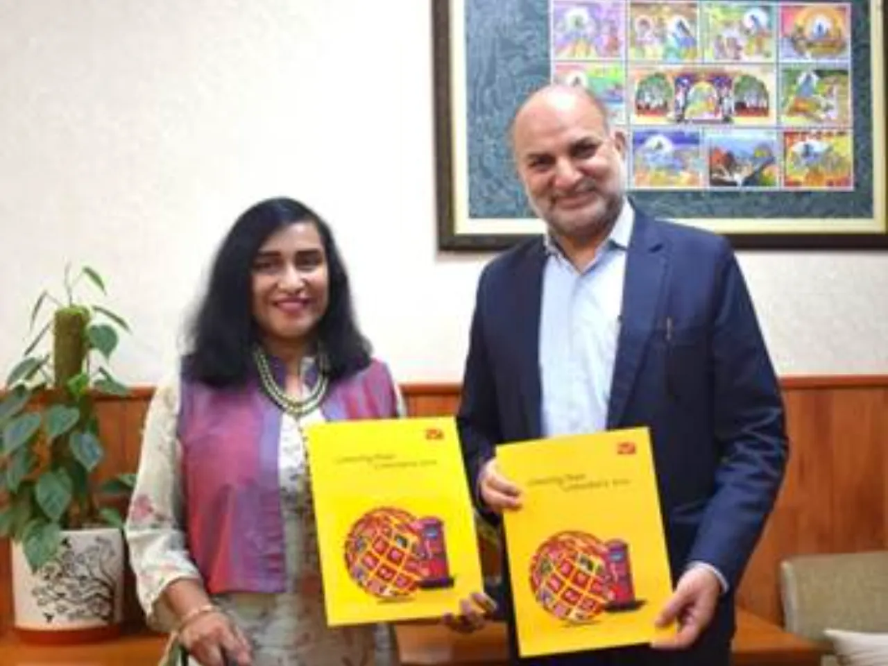Ms. Manisha Bansal Badal, General Manager, Business Development Directorate, Department of Posts, and Sh. Munish Sabharwal, Senior Vice President, SBI Funds Management Limited,