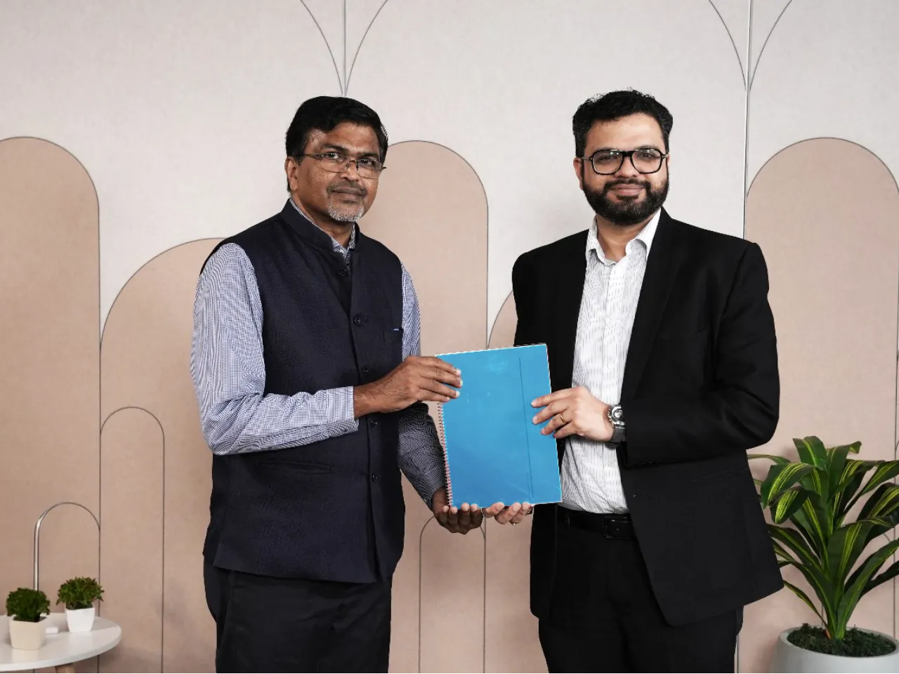 L to R - Mr. Jiji Mammen, Executive Director and CEO, Sa-Dhan and Mr. Bhavesh Jain, Managing Director and CEO, TransUnion CIBIL.png