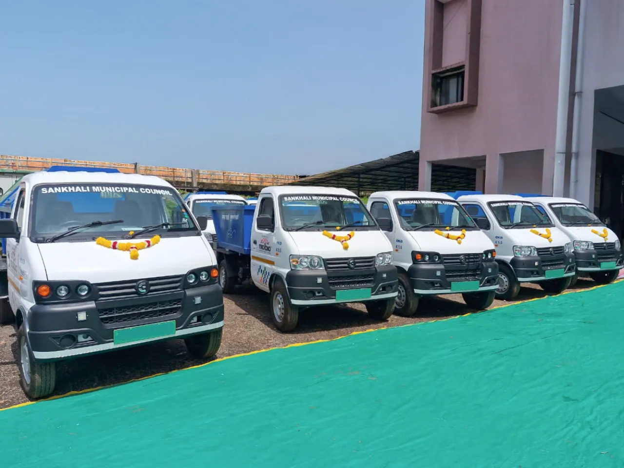 EKA Mobility Delivers 10 Electric Garbage Tippers to SMC