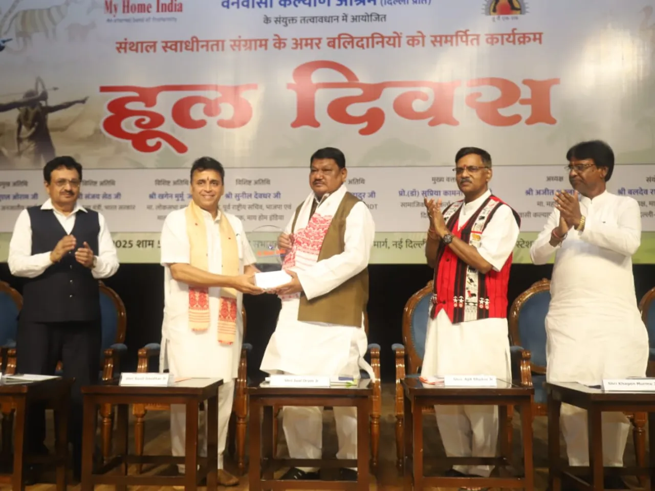 Sunil Deodhar presented momenum to Union Minister of Tribal affairs Jual Oram