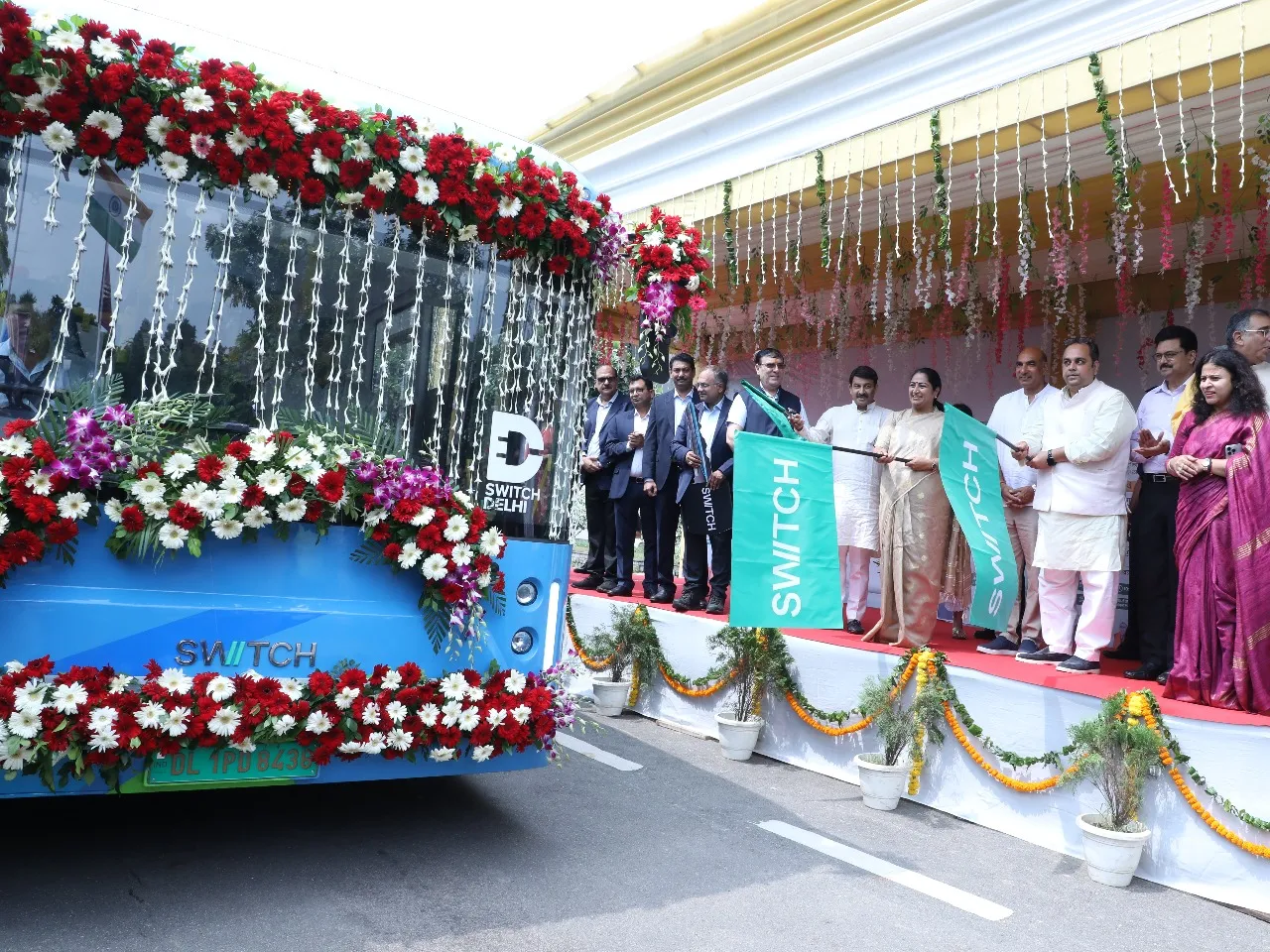 SWITCH Mobility Begins Delivery of EiV12 Electric Buses to Delhi