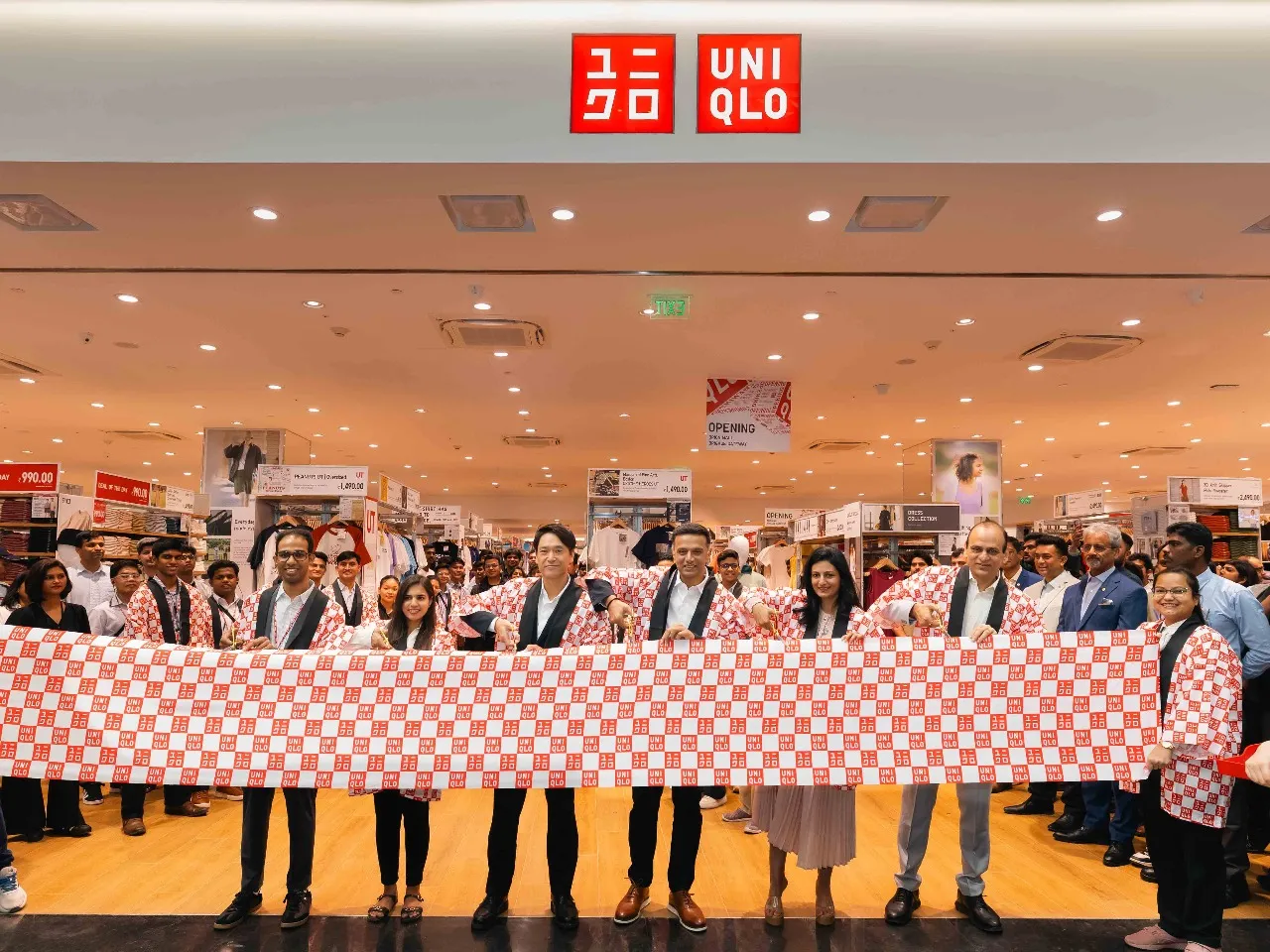 UNIQLO Opens Doors in Bengaluru, Rahul Dravid at Launch