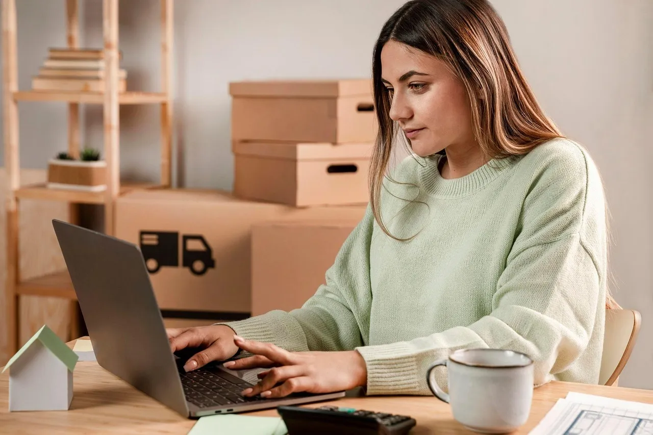 What is dropshipping and why it might be the easiest business to start this year?