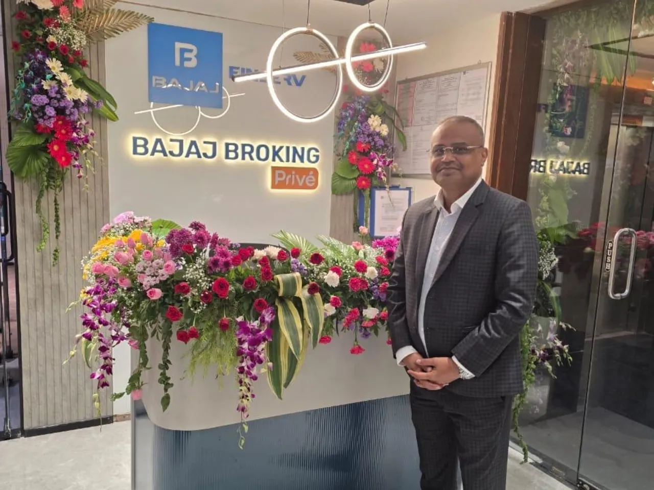 Bajaj Broking Privé Offers PMS, AIFs, Bonds and Global Equity