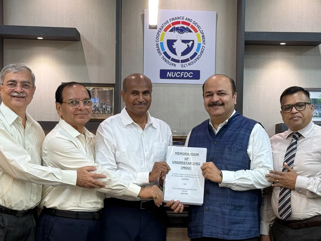 Shri Bhagwan Patil Group President CSC SPV and Shri Prabhat Chaturvedi CEO NUCFDC signed MoU at NUCFDC office
