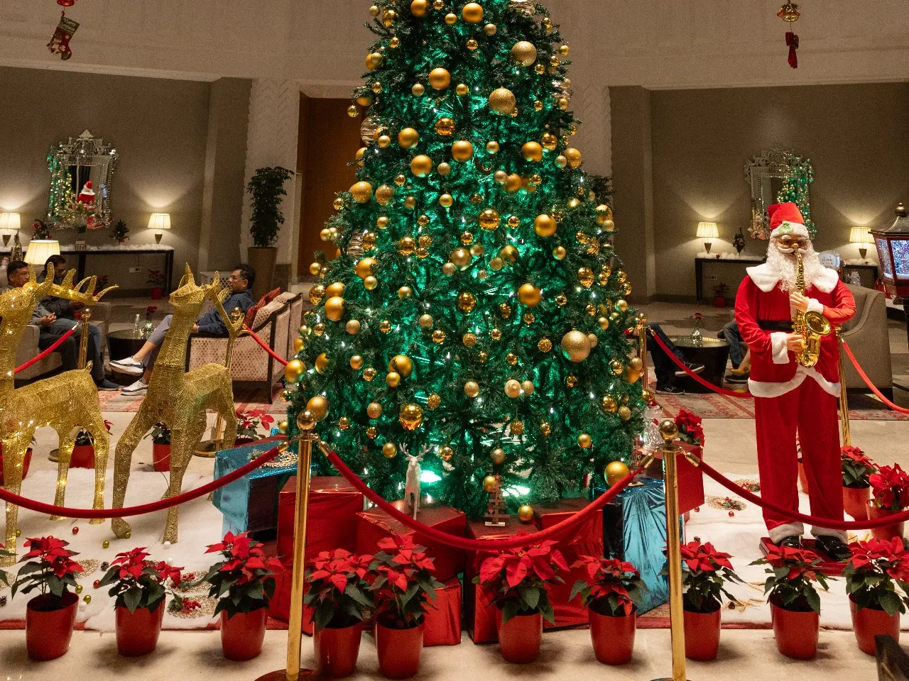 The Leela Gandhinagar Begins Christmas Celebrations With Lighting