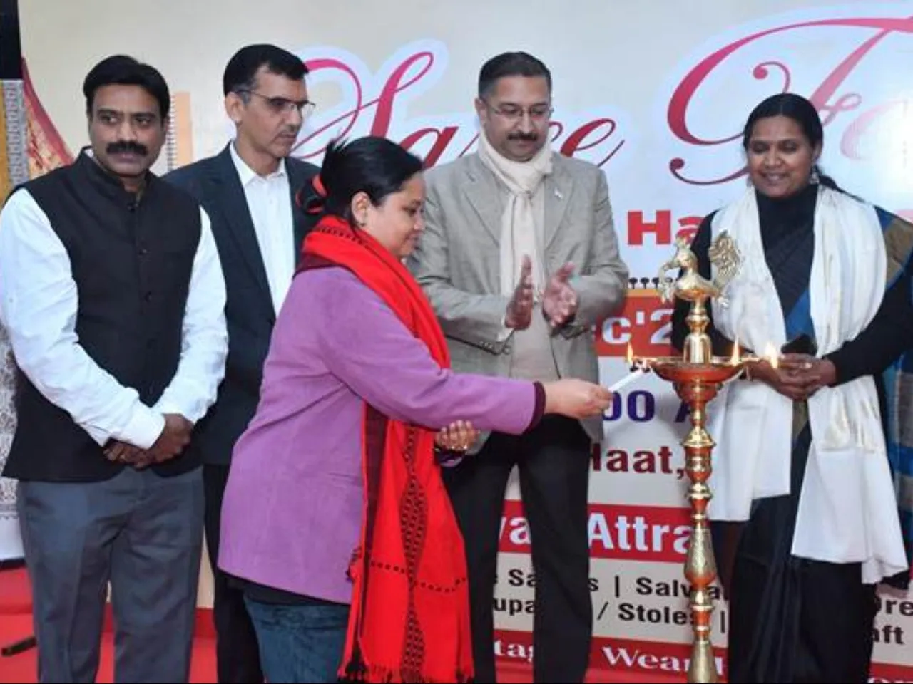 NHDC Handloom Expo Showcases Sarees and Handicrafts